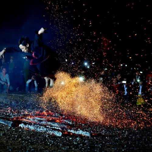 Lễ Hội Nhảy Lửa Của Người Pà Thẻn 